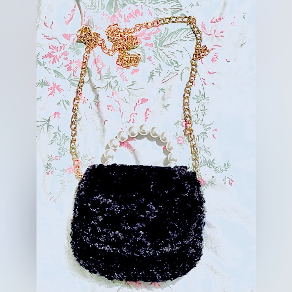 Presh Little 👧🏻 crossbody purse 👛 with a bible verse 🙏🏻